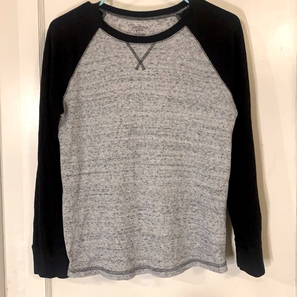 Arizona Jean Co boys size Large (14-16) long sleeved shirt. Black and gray.